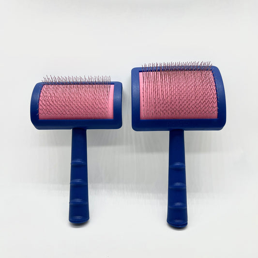 Cardatore per cani BLUE setole medio corte e dure